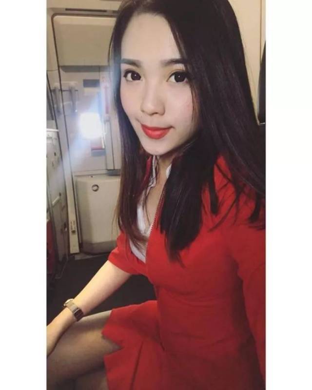 香烟烟雾中的女人